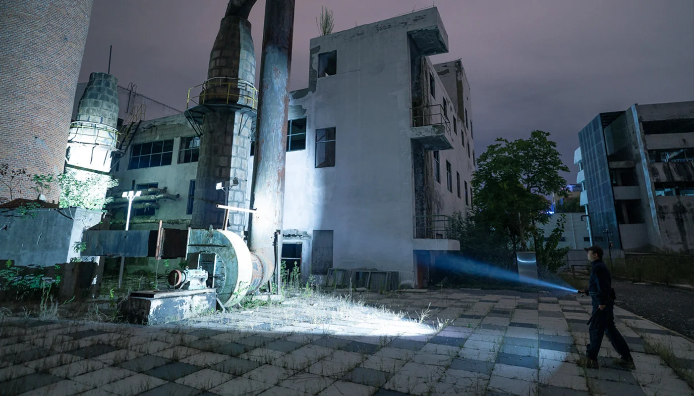 Warrior X 4 MCCとType-C充電を兼ね備えたタクティカルライト - Olight