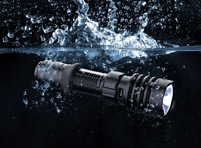 Warrior X 4 タクティカル懐中電灯 2600ルーメン 高輝度 LEDライト