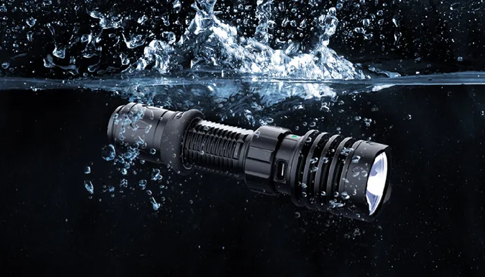 Warrior X 4 タクティカル懐中電灯 2600ルーメン 高輝度 LEDライト