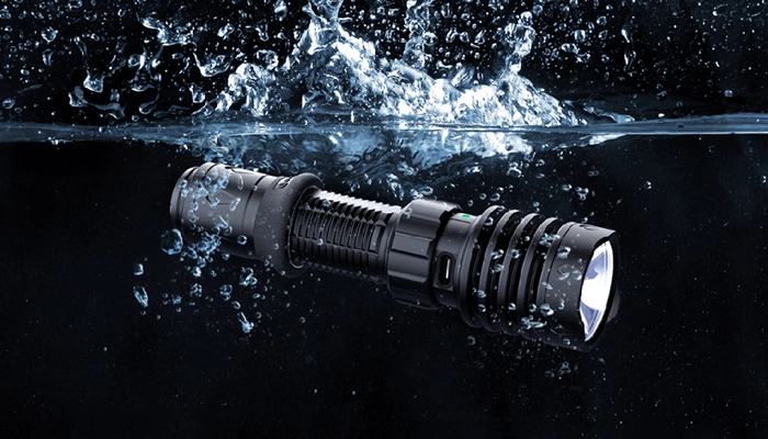 Warrior X 4 タクティカル懐中電灯 2600ルーメン 高輝度 LEDライト