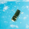 Olightの深緑色の防水懐中電灯20230902。水中での使用やアウトドア活動に最適。