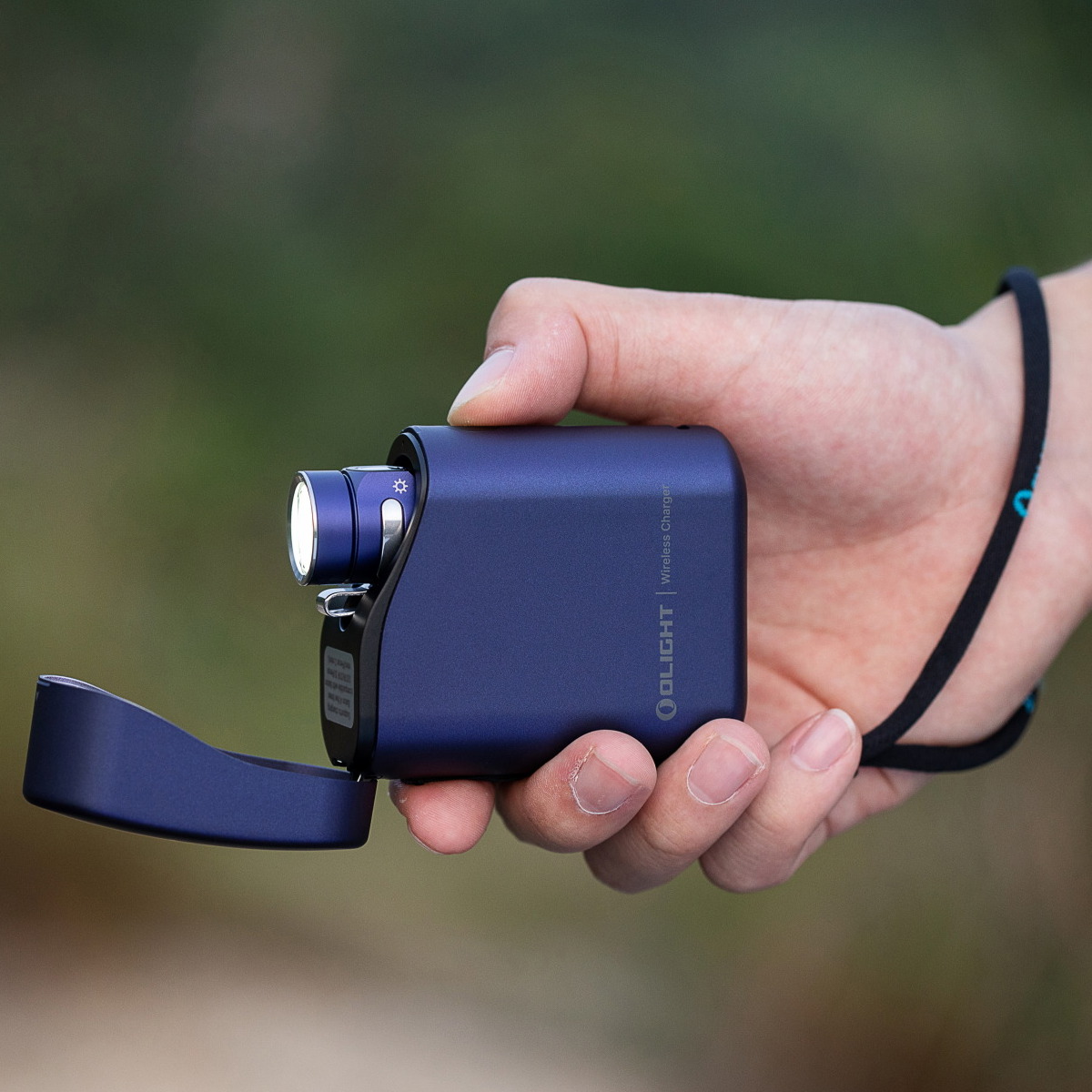 Baton 4 Premium Type C充電式懐中電灯&5000mAh充電ケース - Olight Japan