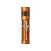 Olight Perun 2 Mini オレンジ ハロウィン限定スケルトン柄 小型EDCライトの正面クローズアップ 停電対策やアウトドア防災用