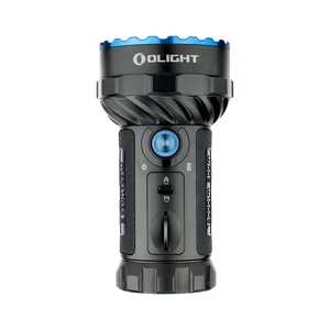 Olight Marauder 2懐中電灯、青いベゼル、コントロールパネル、充電ポート、および照射モードのクローズアップ