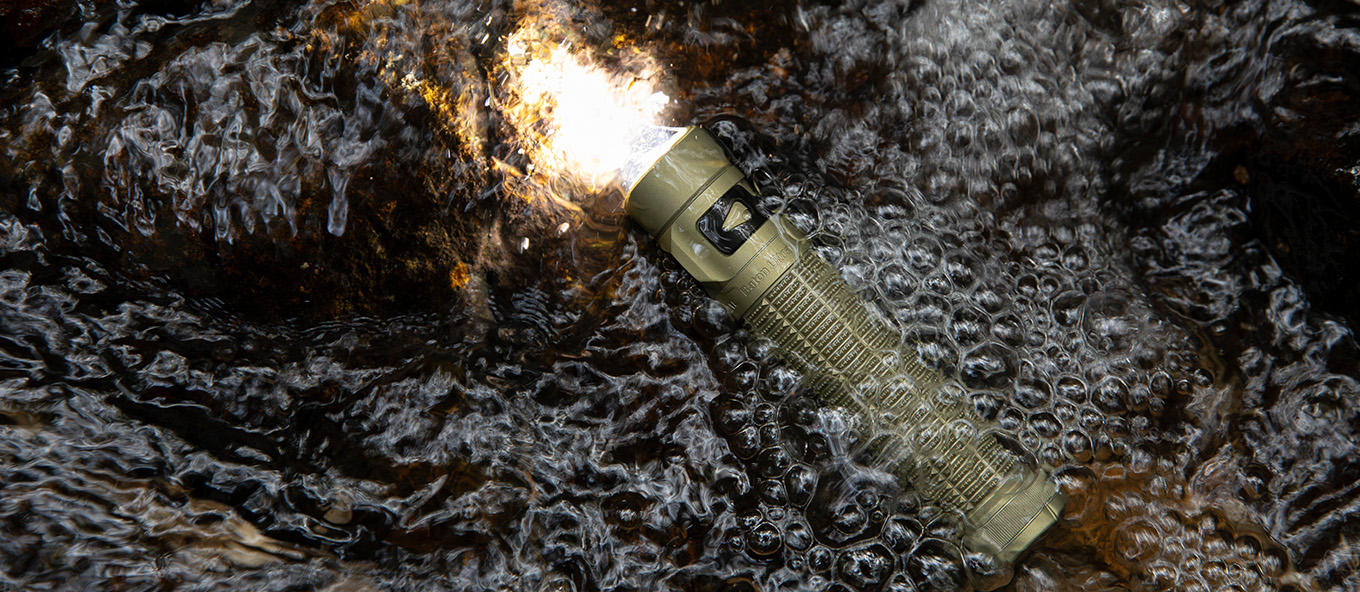 OLIGHT Baton Ultraフラッシュライト 美品 バトンウルトラ OLIGHT Baton Ultra 懐中電灯 高輝度 コンパクト充電式ライト 1800
