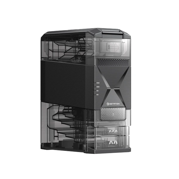 黒いプラスチック製のバッテリー収納ケース。半透明の側面。