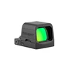 OlightのOsight SE、RMR-RMScアダプターを斜めから撮影したもので、照準器と光学部品が鮮明に写っており、精密射撃の精度向上に貢献します。