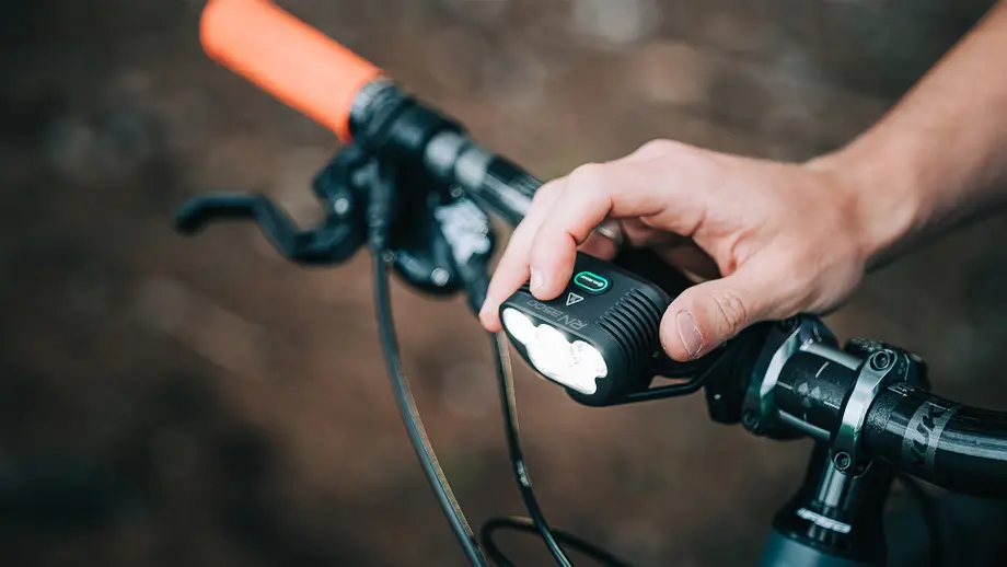 OLIGHT ポタリングの相棒として、最強のバイクライト『RN3500』登場!