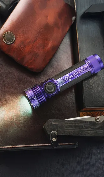 Olight Seeker 4 Pro: 4600ルーメン高出力懐中電灯 - Olight Japan