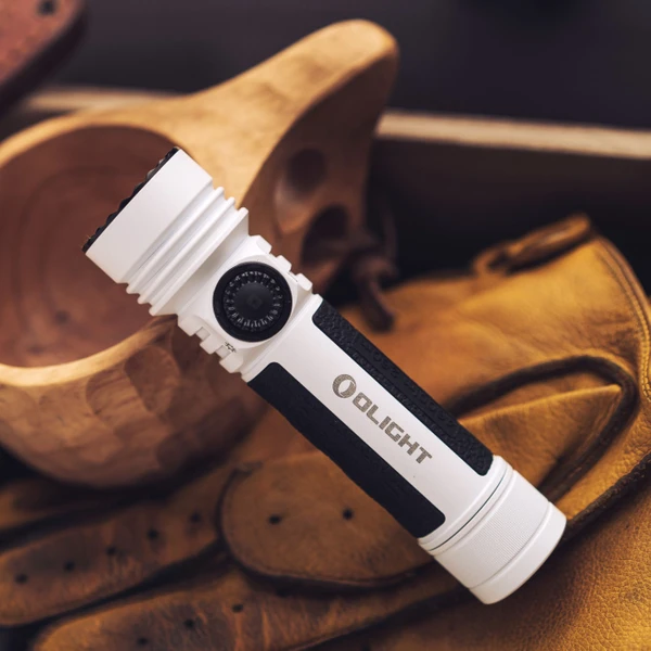 と*も様 未使用　seeker4 pro Olight Seeker 4 Pro: 4600ルーメン高出力懐中電灯- Olight Japan