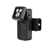 Olightの黒いOclip 2 Ultraクリップライトの斜め前からの外観。角度調整可能なトリプルLEDヘッドと頑丈なクリップを備え、アウトドアや日常使いに最適なハンディライト。