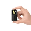 指でつまめる超小型の黒いOlight Oclip 2 Ultraクリップライトの正面。EDCやアウトドア、防災用として持ち運びに便利なミニLEDライト。
