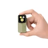 Olight Oclip 2 Ultra オリーブグリーンを指先で持つ正面クローズアップ。超小型軽量で多機能なLEDクリップライトはアウトドアや日常のEDCに最適です