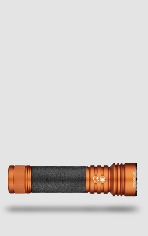 OLIGHT オーライト Seeker 4 Pro シルバーメッキブロンズ Olight Seeker 4 Pro: 4600ルーメン高出力懐中電灯- Olight Japan