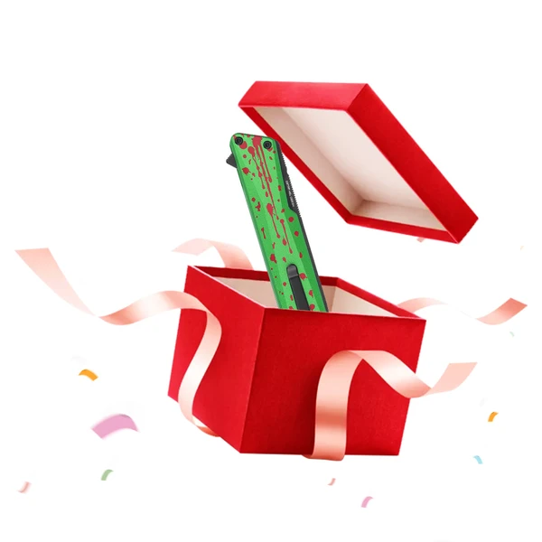 開いた赤いギフトボックスから緑の血しぶき模様バタソントレーナーが飛び出すプレゼント