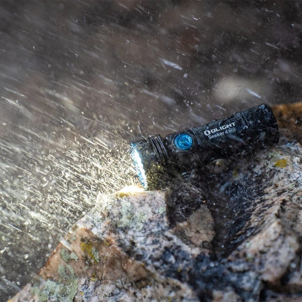 Seeker 4 Mini LED&UV フラッシュライト - Olight Japan
