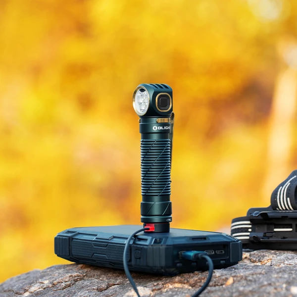 perun 3 頭から手まで万能に照らす - Olight Japan