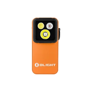 角度調整可能なLEDヘッドとクリップを備えたオレンジ色のOlight Oclip 2 Proコンパクトライト。夜間作業やアウトドア、日常の持ち運びに便利な多機能クリップライトの斜め前からの製品カット。