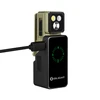 Olight Oclip 2 Ultra カーキグリーン 充電中クリップライト インジケーター表示のクローズアップ アウトドアや日常の持ち運びに最適