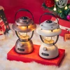 Olight Olantern Classic 2 Proブロンズとホワイトのランタン。ハンドル、LEDフィラメント、調光ノブを備え、クリスマスの装飾や夜間の照明に最適。