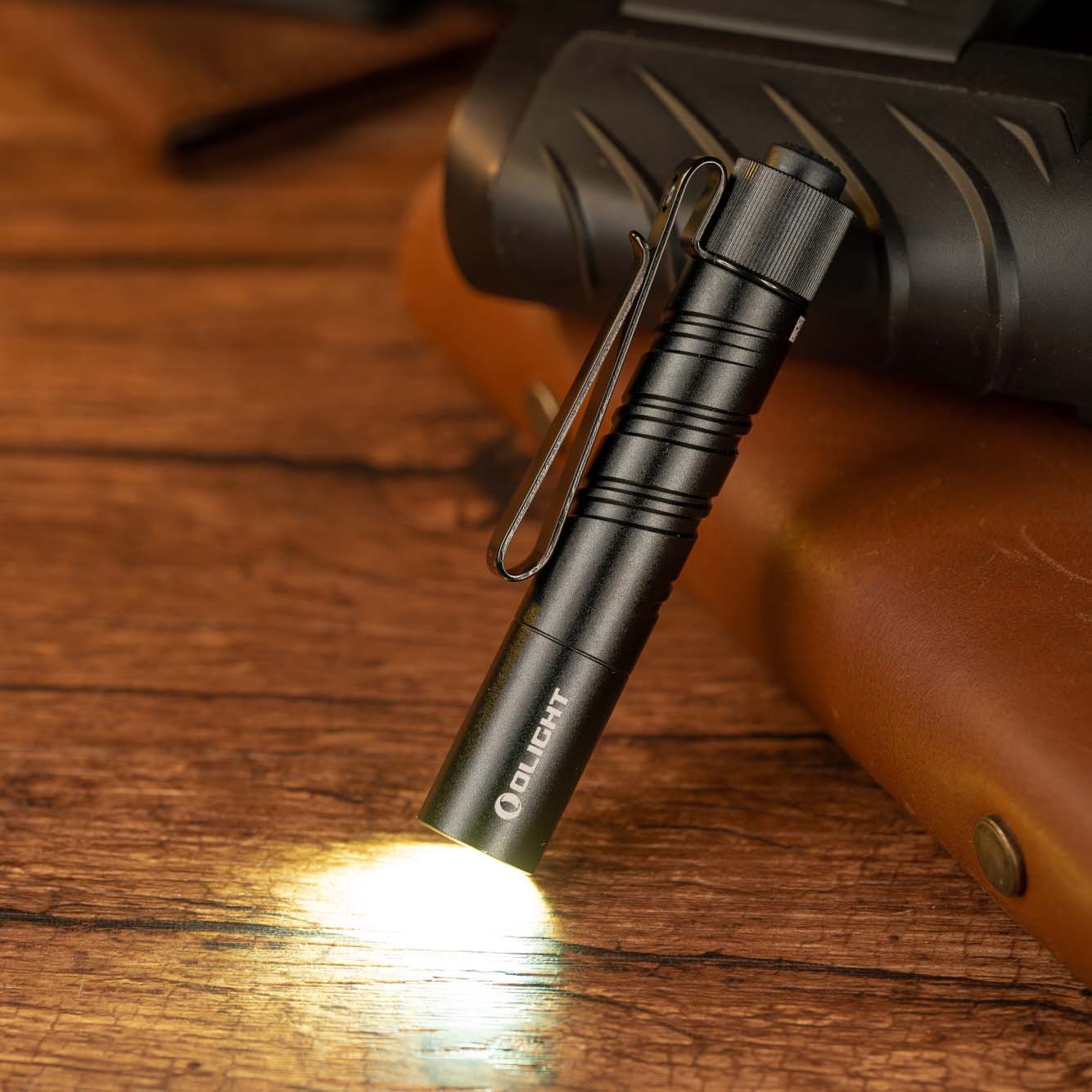 Olight オーライト i3T 2 EOS Friendship 2024 i3T 2 EOS 単4電池 EDC懐中電灯 - Olight Japan
