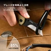 黒いゴム製のケーブルをカットするマルチツールU1 Ultraのブレードと手元のズームアップ画像