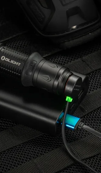 Warrior X 4 MCCとType-C充電を兼ね備えたタクティカルライト
