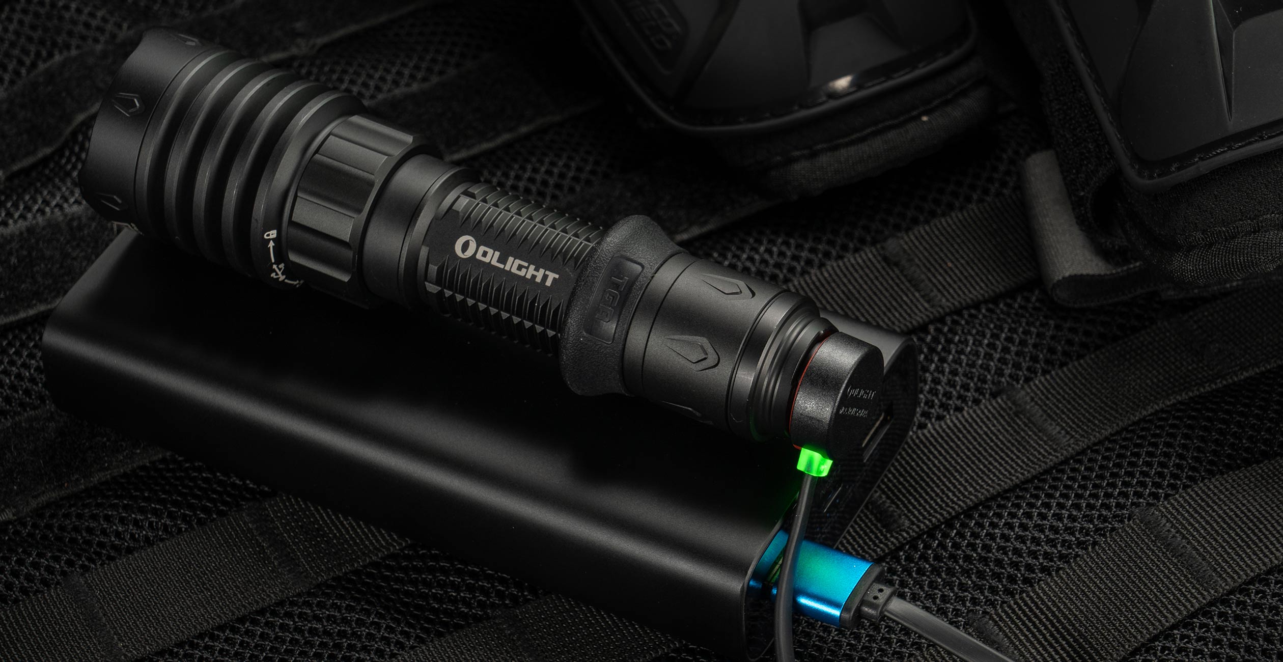 Warrior X 4 タクティカル懐中電灯 2600ルーメン 高輝度 LEDライト