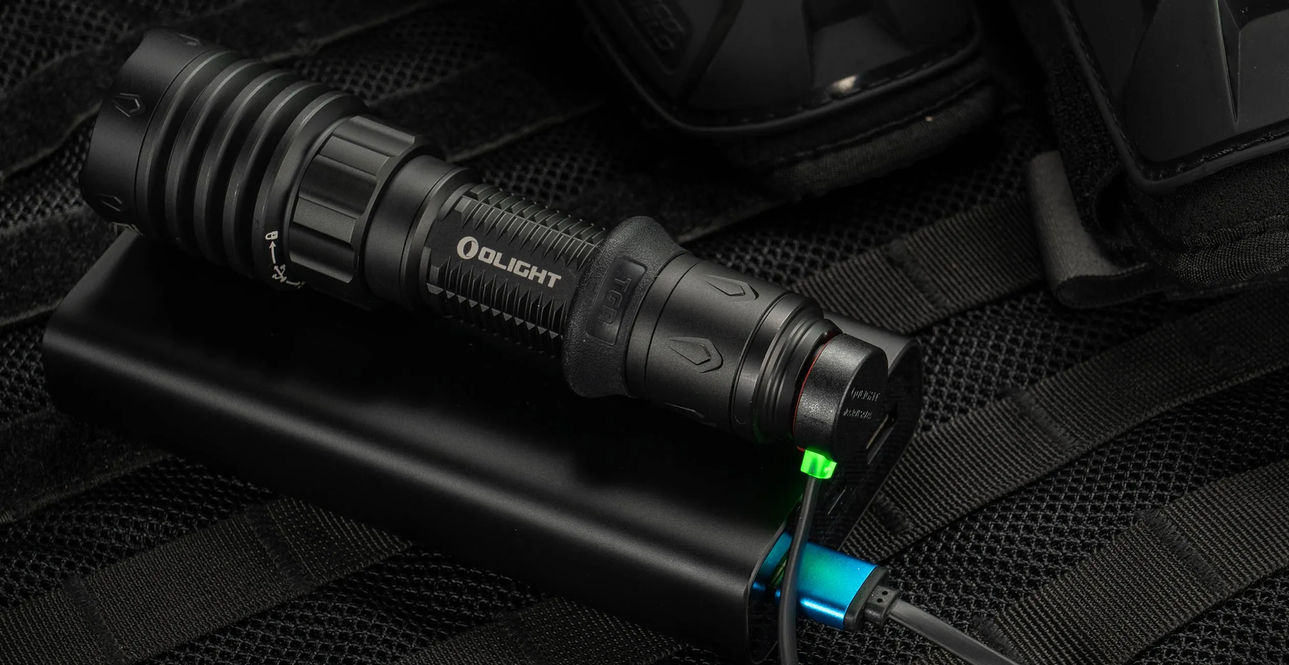 Warrior X 4 タクティカル懐中電灯 2600ルーメン 高輝度 LEDライト