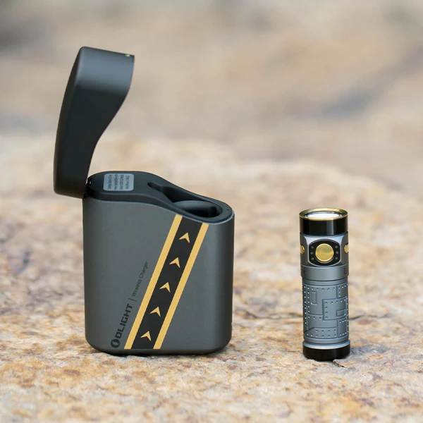 Baton 4 Premium Editionブラックフライデーお買い得セット| OLIGHT 