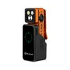 充電ベースに装着されたオレンジのOlight Oclip 2 Ultraクリップライト、LEDインジケーター付きでアウトドアや日常の携帯に便利