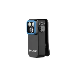 Olight ブラック Oclip Pro クリップライトの側面図、アウトドアや日常使いに便利な調節可能なライト付き