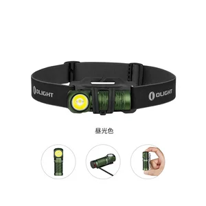 OLIGHTのロゴが付いた黒いストラップに固定された、動作中のLED電球を備えた緑色のヘッドランプ。