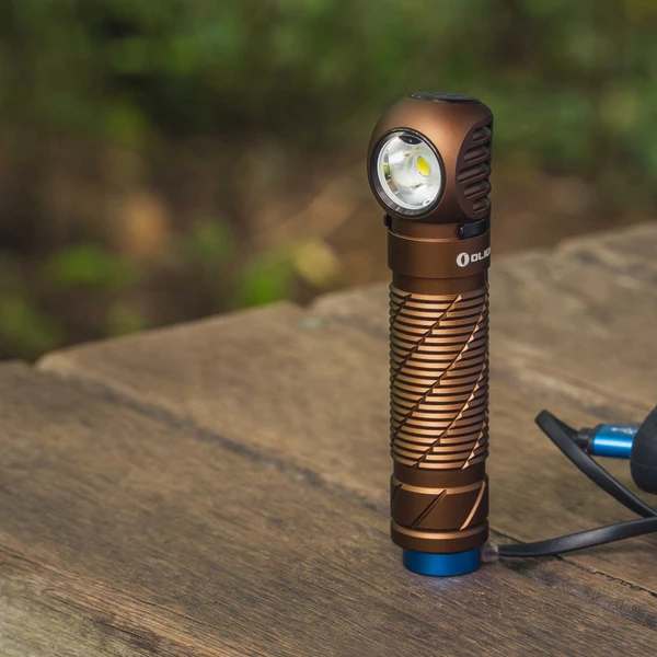 Olight Perun 2 懐中電灯 2500ルーメン Olight Perun 2 レビュー｜ヘッドライトと懐中電灯の二役