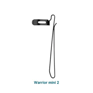 Olight Warrior mini 2対応の黒いステンレス製双方向ポケットクリップ。懐中電灯をベルトやバッグに固定し、日常携帯やアウトドアでの持ち運びに便利なスペアパーツ。