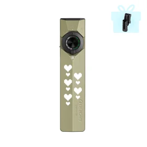 Olight ArkPro Ultraフラッシュライトの正面図、ピクセルハートの模様と回転式スイッチ付き、緊急用または日常携帯用。