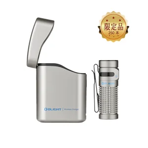 Olight Baton 4 Premiumのシルバー限定品、無線充電対応充電ケースと懐中電灯のセット