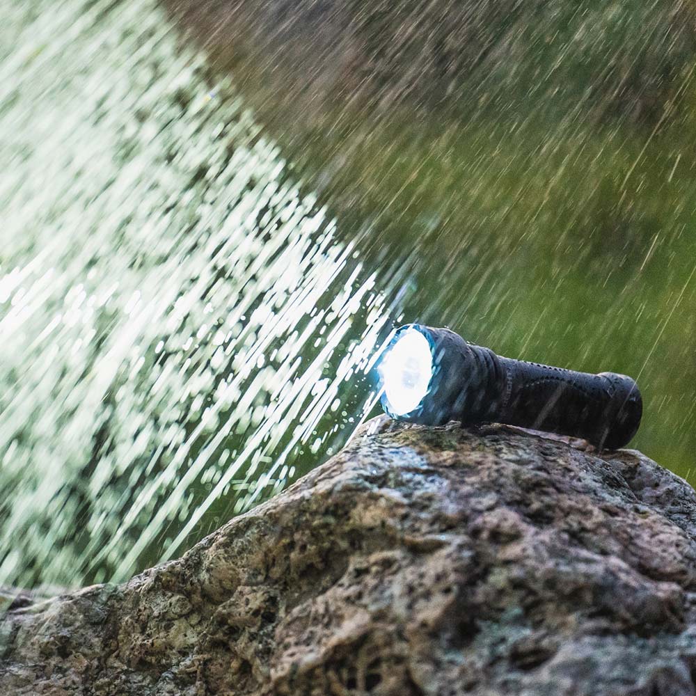 Javelot Mini LED懐中電灯 超遠距離照射高輝度強力防災OLIGHT - Olight