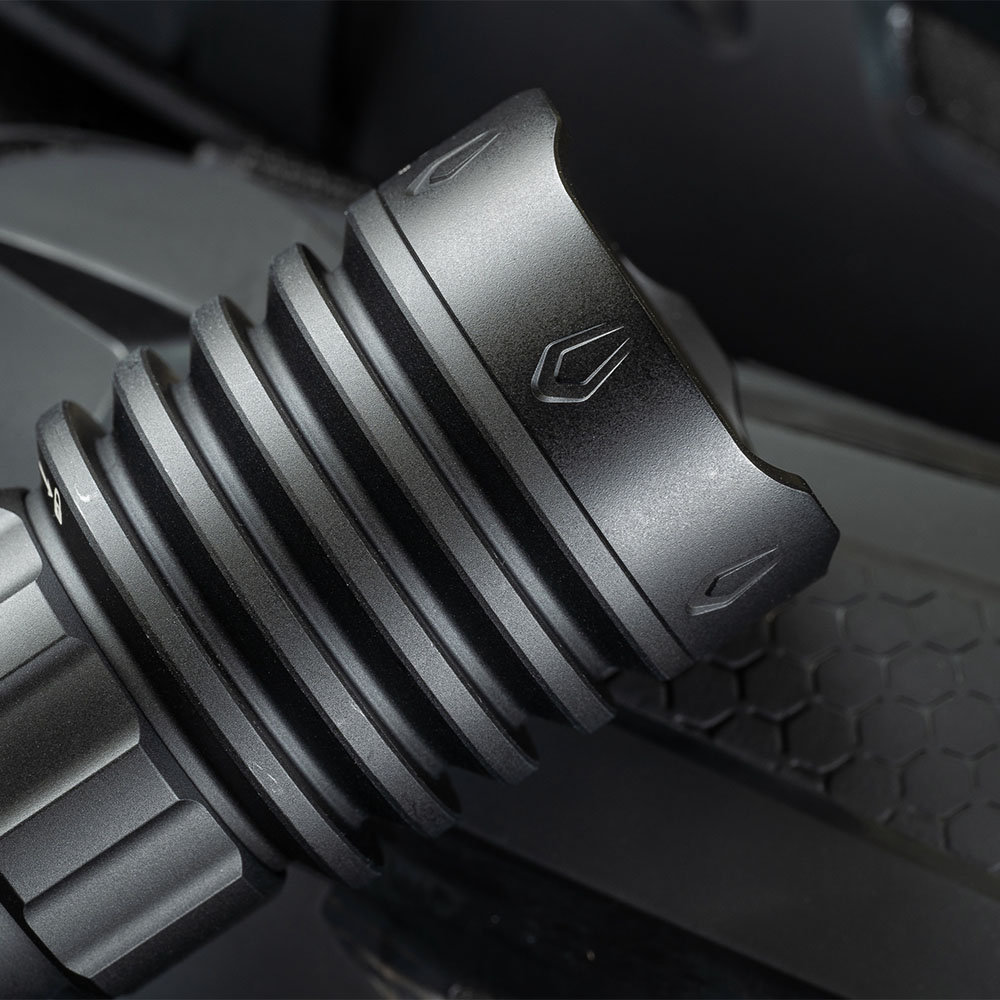 Warrior X 4 KIT MCCとType-C充電を兼ね備えたタクティカルライト