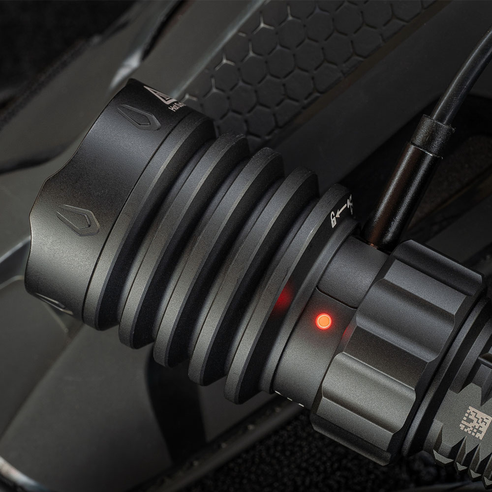 Warrior X 4 KIT MCCとType-C充電を兼ね備えたタクティカルライト