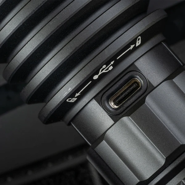 Warrior X 4 KIT MCCとType-C充電を兼ね備えたタクティカルライト