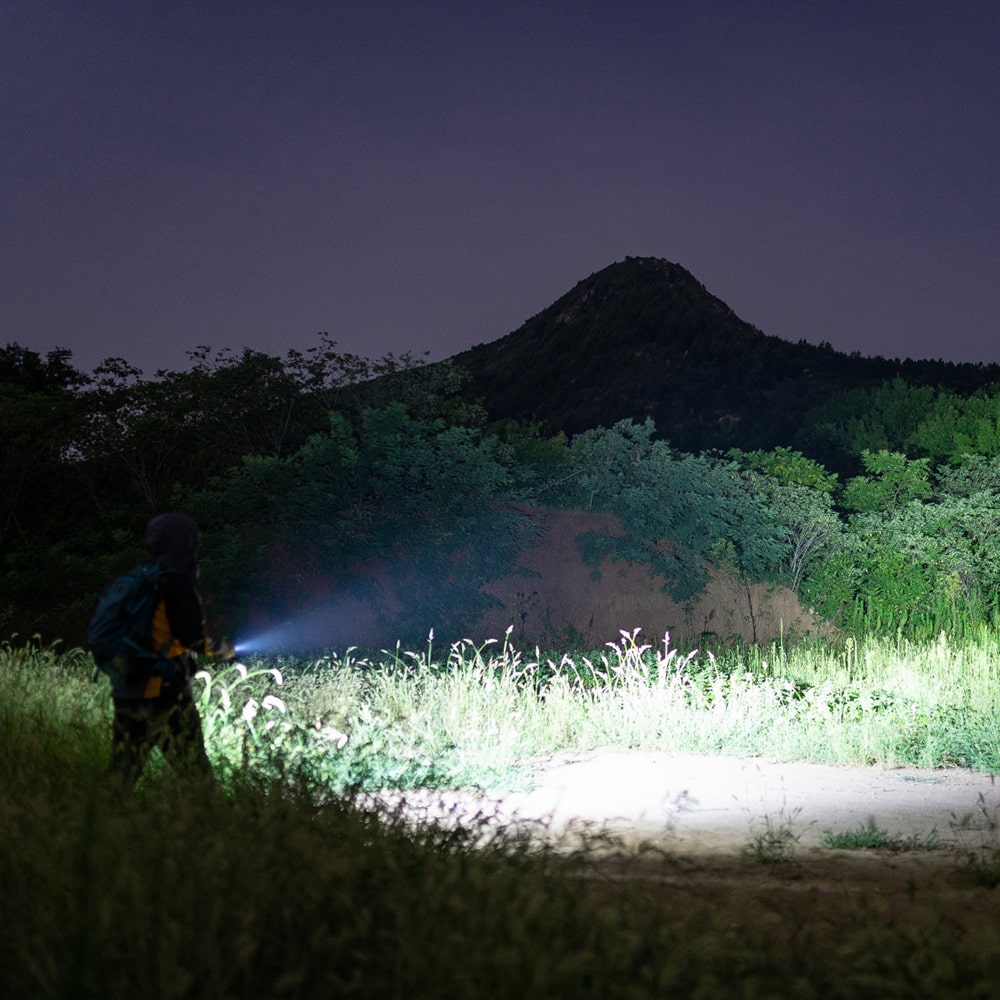 Olight Baton 3 Pro LED懐中電灯 強力 1500ルーメン 磁気充電式 IPX8