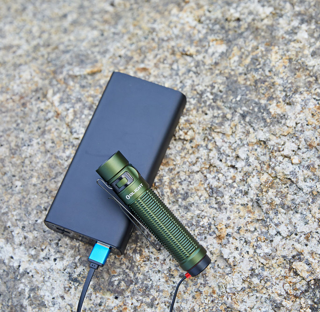 Baton 3 Pro Max 2500ルーメンEDC懐中電灯 - Olight Japan