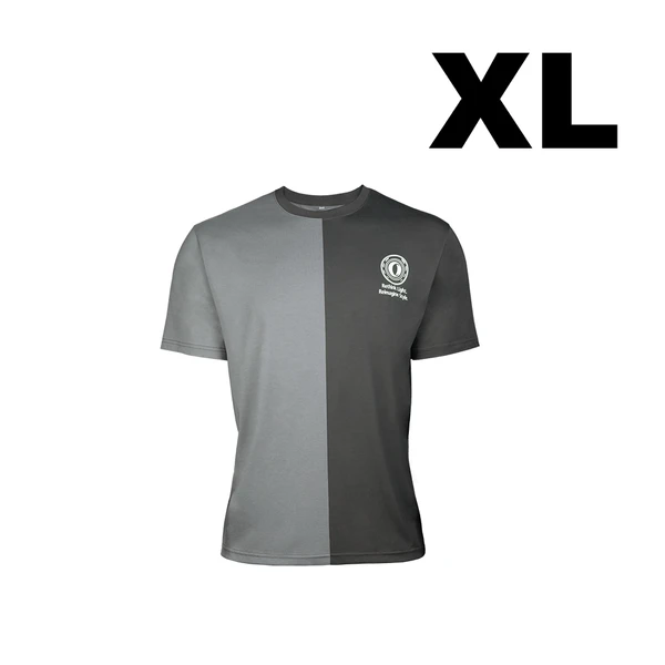 グレーとダークグレーのバイカラーでデザインされたXLサイズのメンズ半袖Tシャツ。左胸に白いロゴプリントが施されたシンプルでカジュアルなトップス。